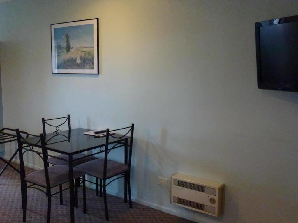 Tudor Lodge Motel Гавера Екстер'єр фото