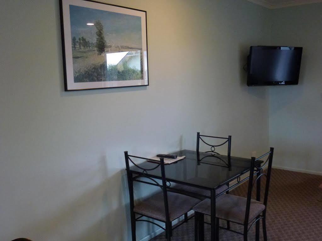 Tudor Lodge Motel Гавера Екстер'єр фото