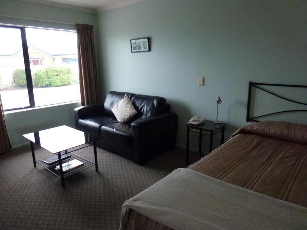 Tudor Lodge Motel Гавера Екстер'єр фото