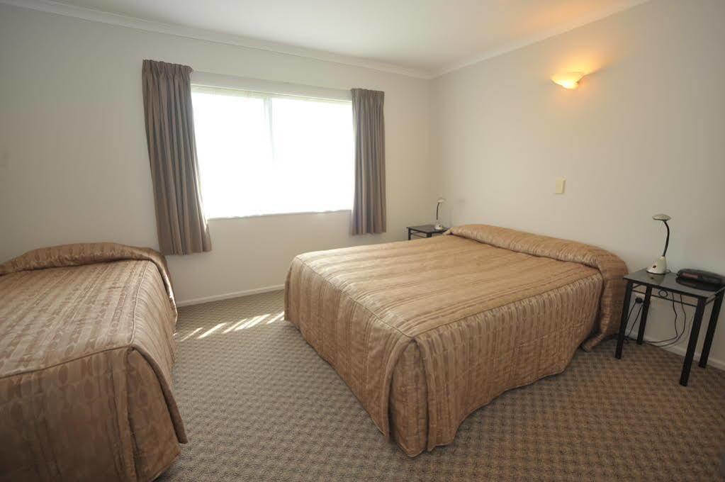 Tudor Lodge Motel Гавера Екстер'єр фото