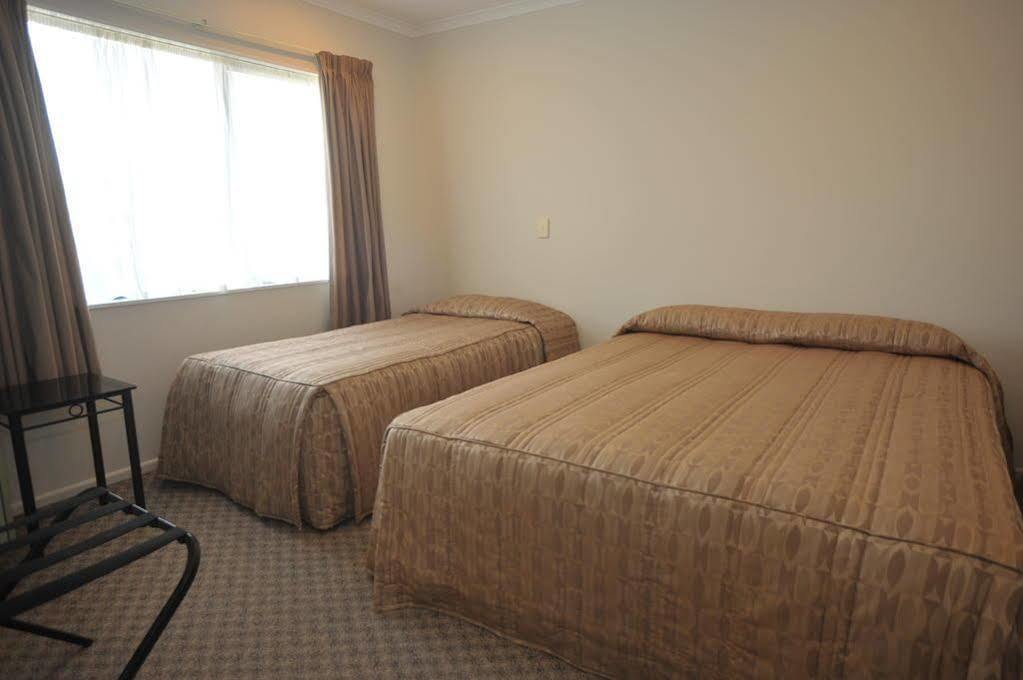 Tudor Lodge Motel Гавера Екстер'єр фото