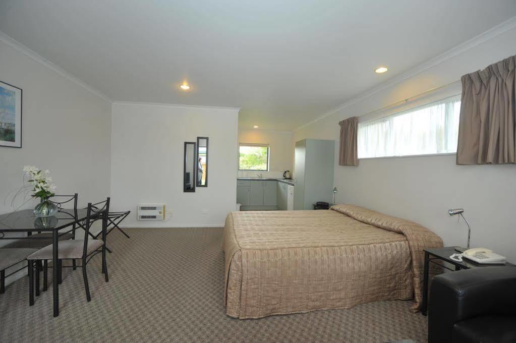 Tudor Lodge Motel Гавера Екстер'єр фото